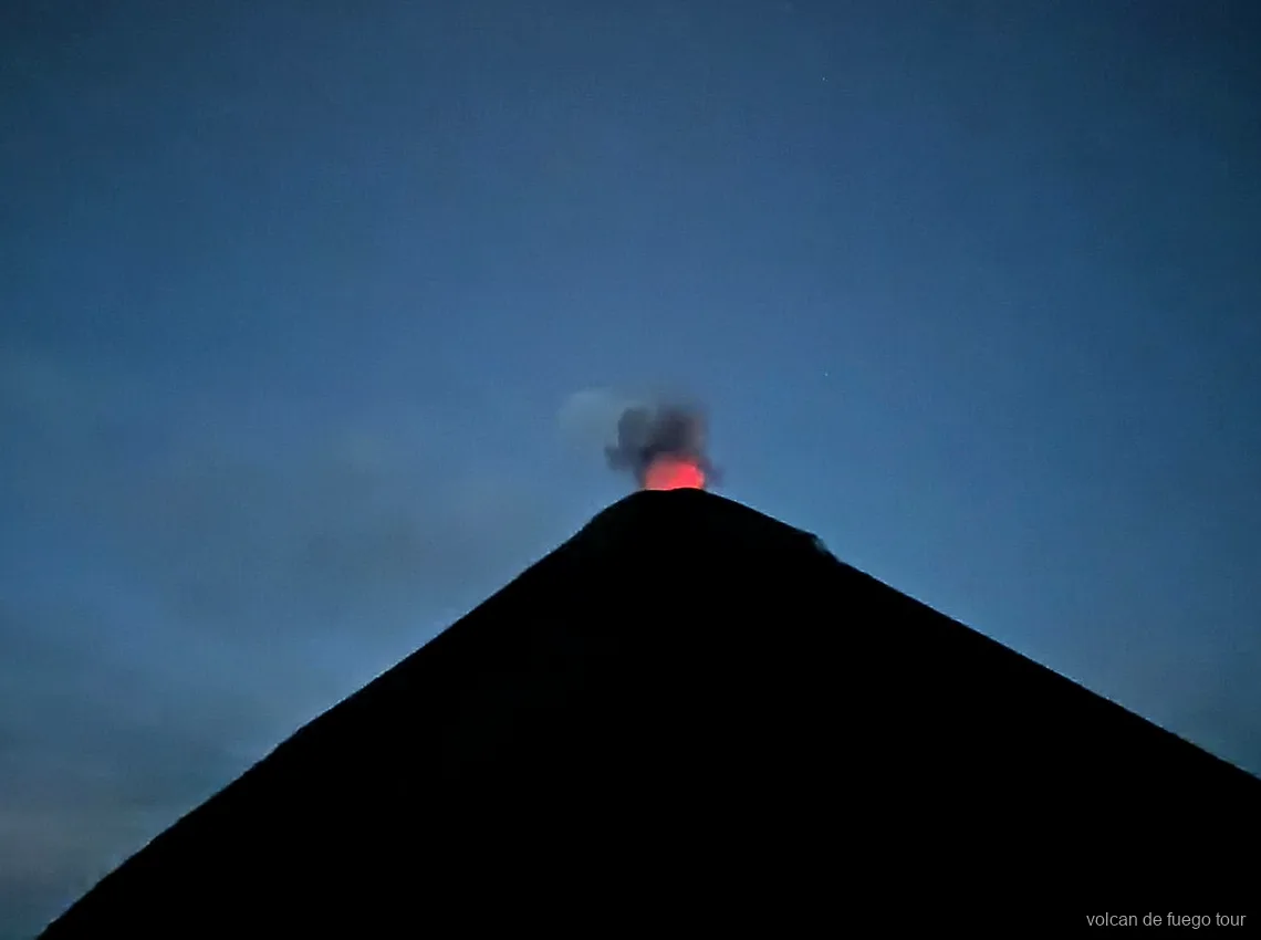 Amanecer desde el área de observación autorizada en el tour a la cresta del Fuego